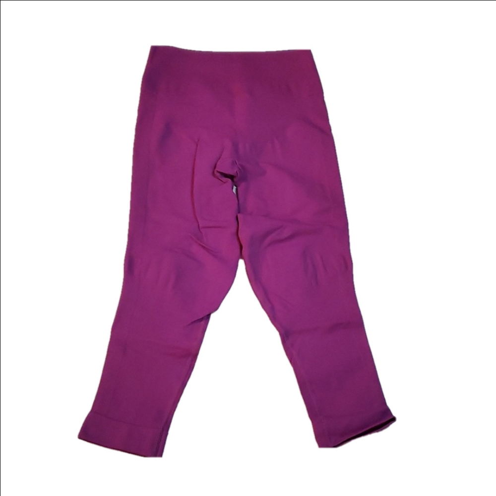 #1052 Lululemon leggings approximate size 4 b397.